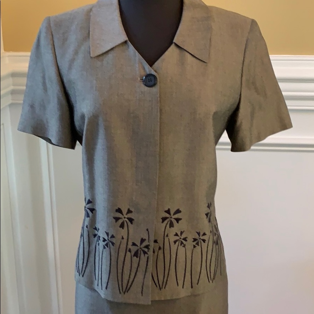 Kasper Embroidered Spring/Summer skirt suit